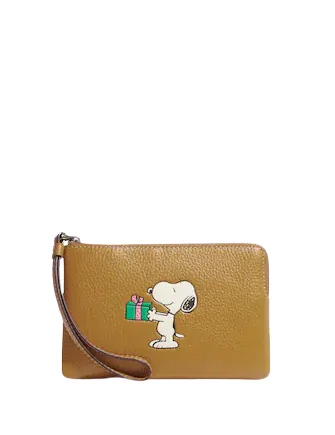 Coach X Peanuts Corner Zip Wristlet With Snoopy Present Motif